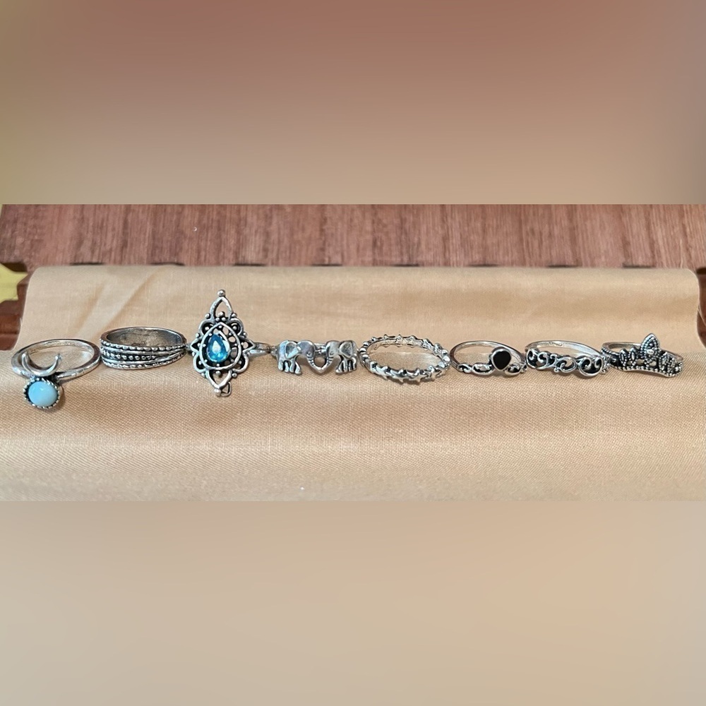 Set of 8 Finger Rings, BN